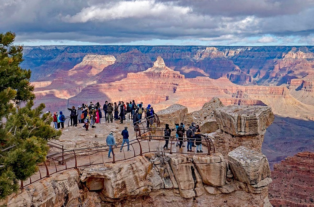 Which rim is famous in Grand Canyon? 