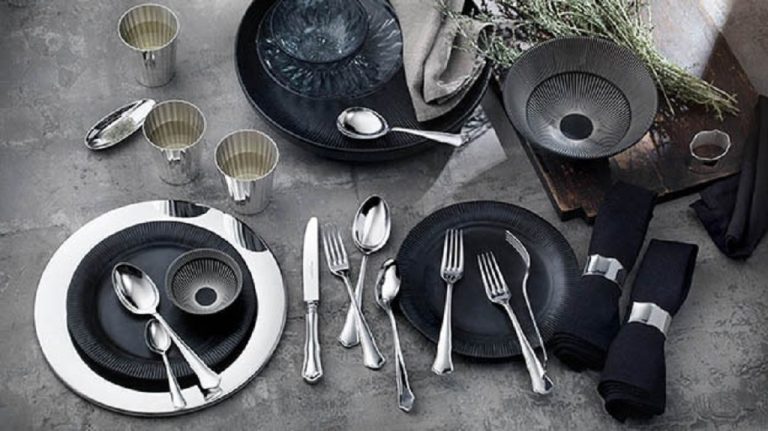 How to Clean Cutlery That Has Gone Black